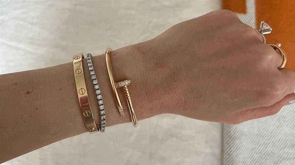 خرید دستبند طلا از فروشگاه تاج گلد | بهترین انتخاب های دستبند طلا برای دست و پوست شما